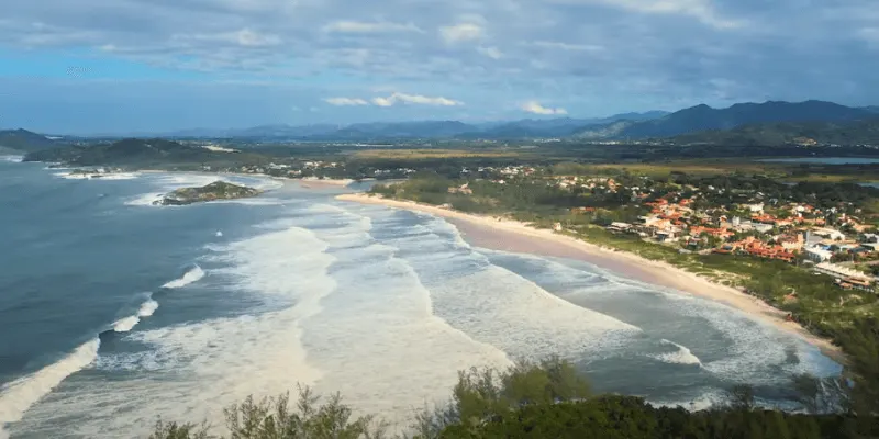 Praia da ferrugem em garopaba