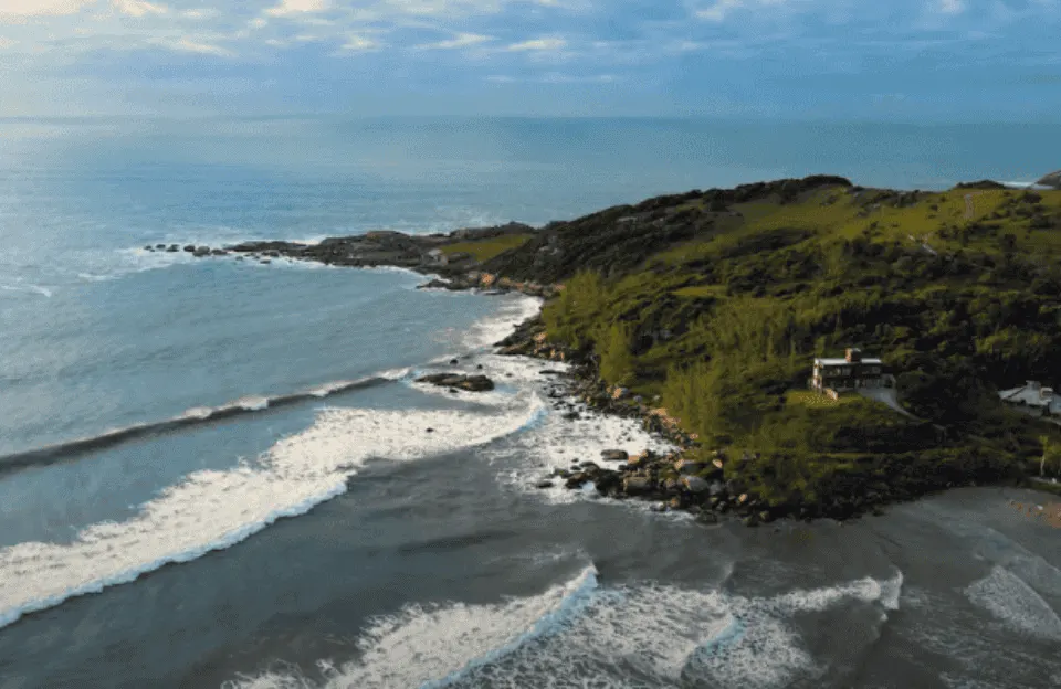 Praia do Ouvidor: Um Refúgio Natural em Garopaba