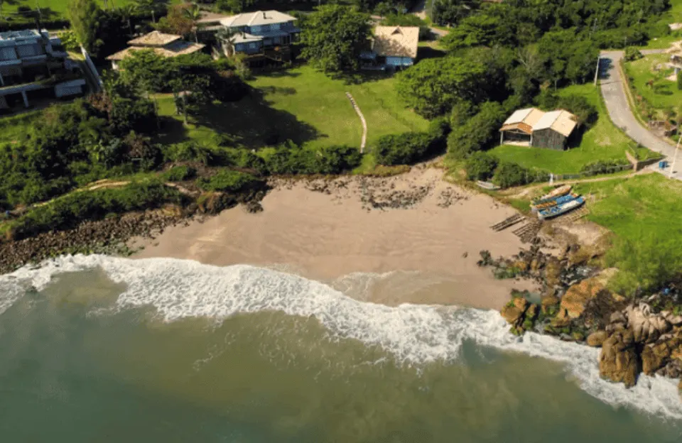 Praia da Vigia: Um Tesouro Escondido em Garopaba